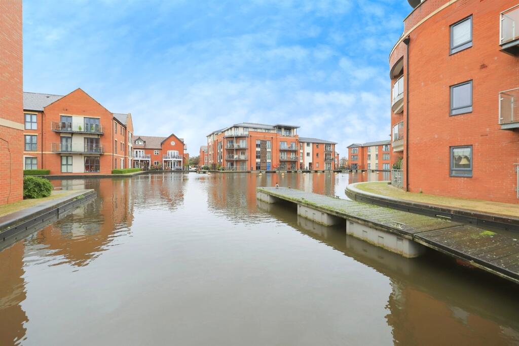 2 bedroom ground floor flat for sale in Waters Edge, StourportOn