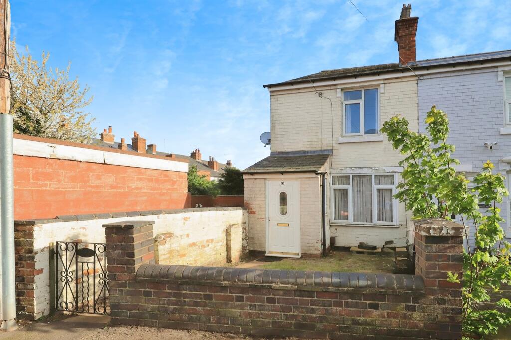 2 bedroom end of terrace house for sale in Offmore Road, Kidderminster