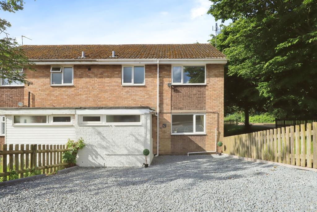 3 bedroom semidetached house for sale in Highley Close, Kidderminster