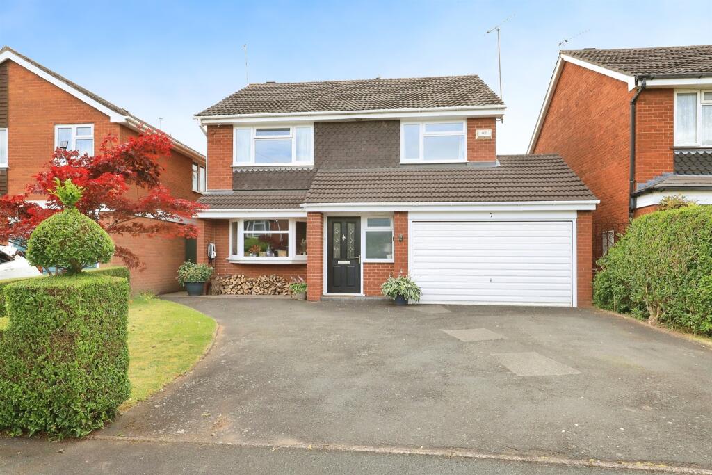 4 bedroom detached house for sale in Harriers Green, Kidderminster, DY10