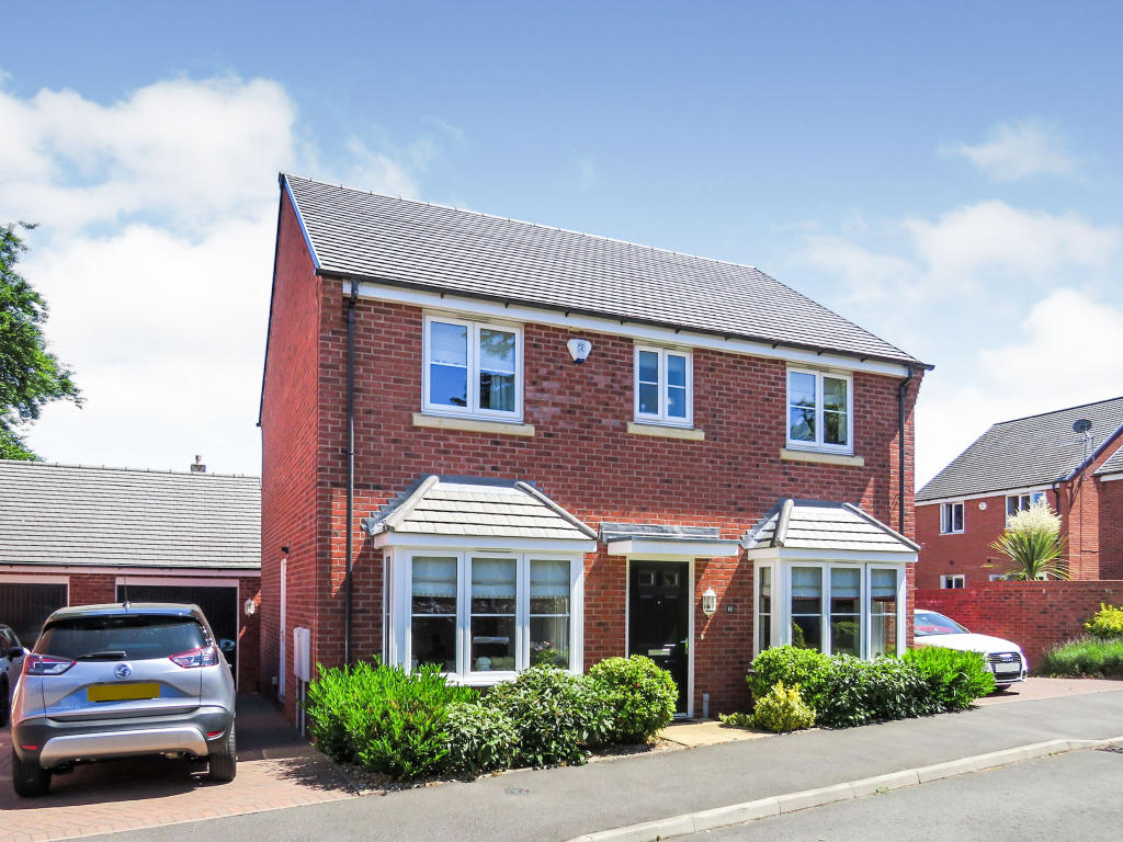 4 bedroom detached house for sale in Hill Close, Kidderminster, DY11