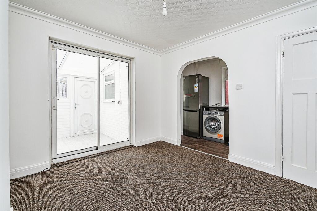 3 bedroom semidetached house for sale in Brades Road, Oldbury, B69