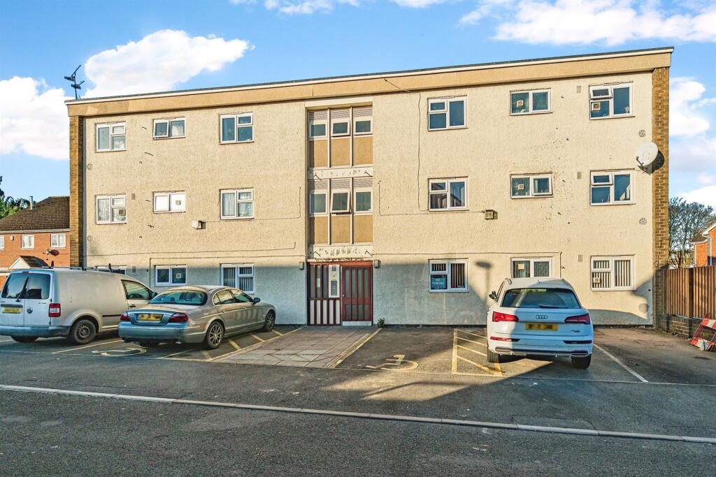 2 bedroom flat for sale in Kempsey Close, Oldbury, B69
