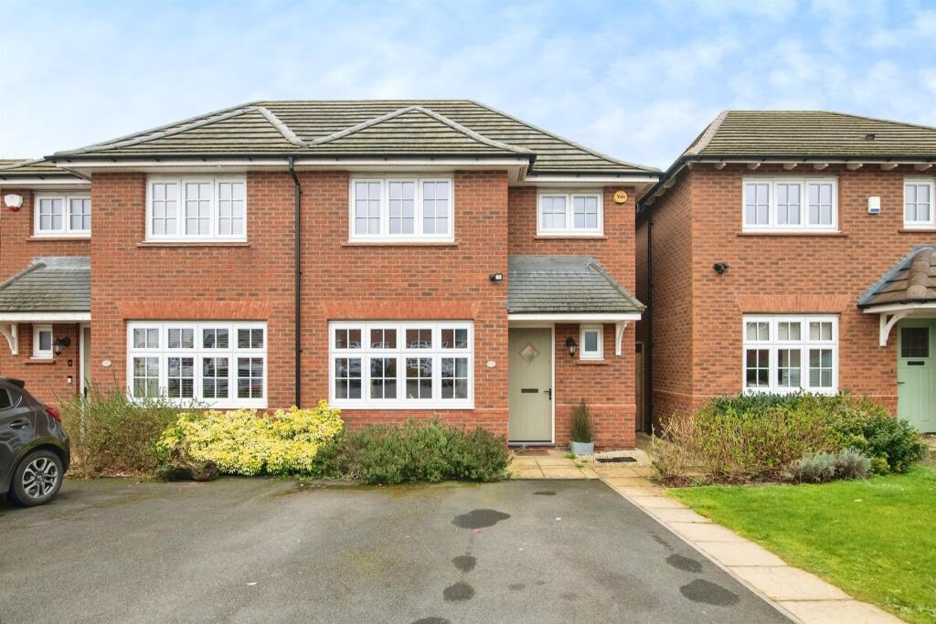 3 bedroom semidetached house for sale in Bill Thomas Way, Rowley Regis