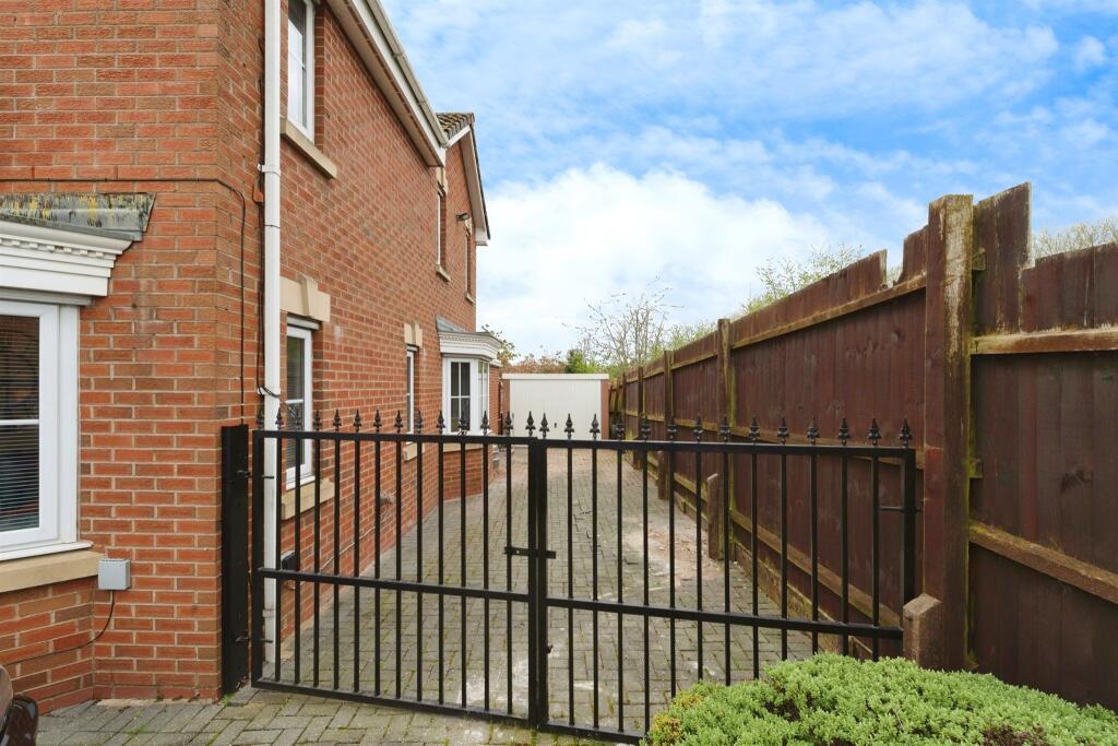 Additional property image - Callaghan Drive, Tividale, Oldbury