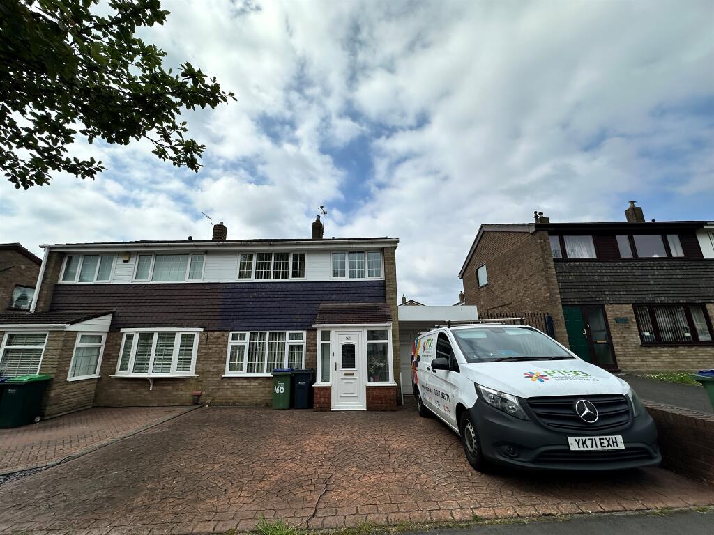 3 bedroom semidetached house for sale in Darbys Hill Road, Tividale