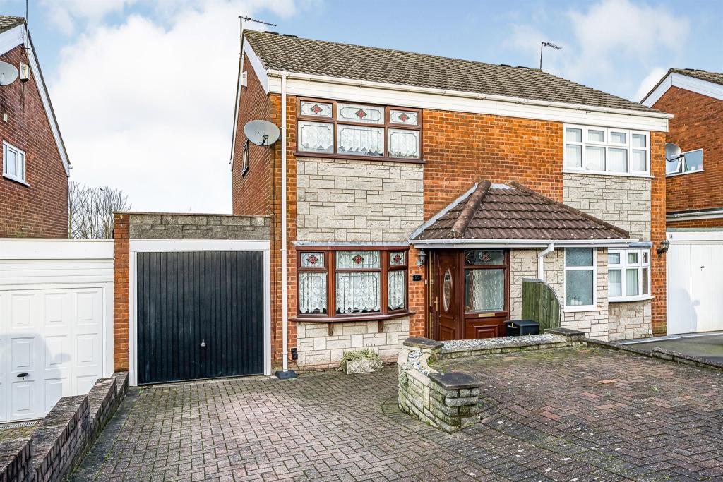 3 bedroom semidetached house for sale in Raby Close, Tividale, Oldbury