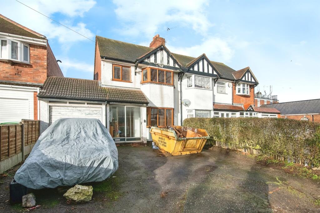 3 bedroom semidetached house for sale in Hollyhedge Road, West