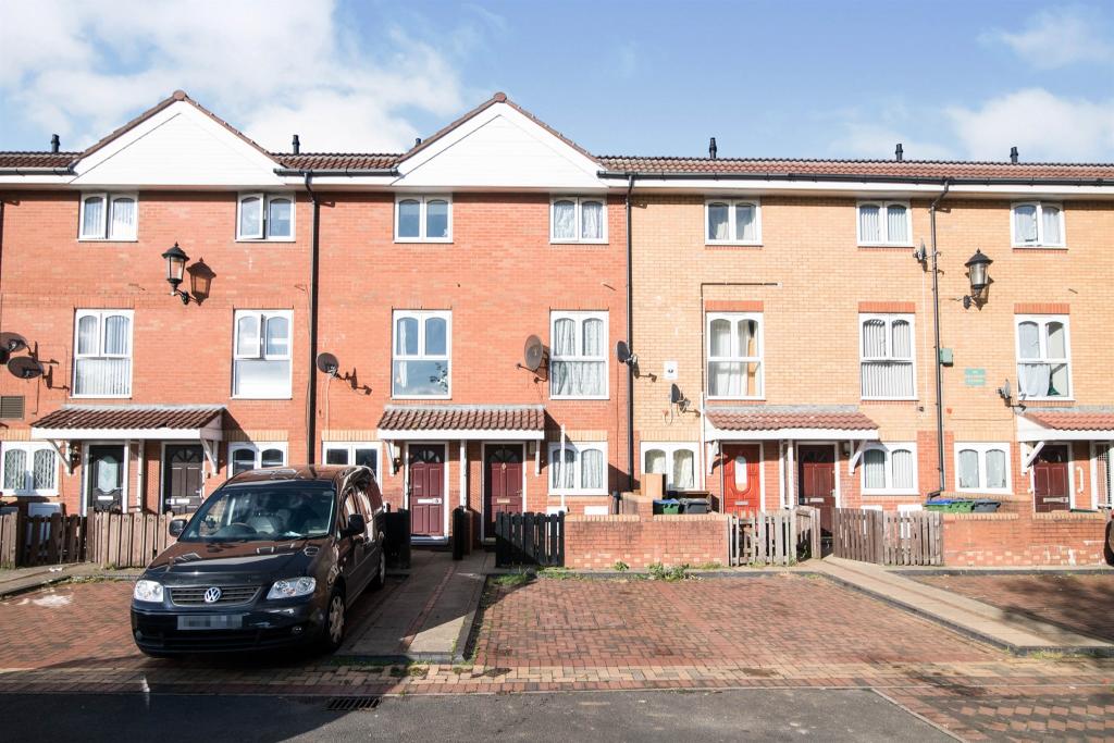 4 bedroom terraced house for sale in Swan Avenue, Smethwick, B66