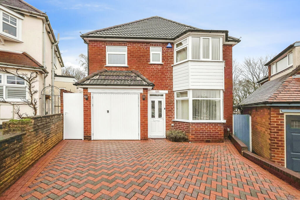 4 bedroom detached house for sale in Wyckham Close, Birmingham, B17
