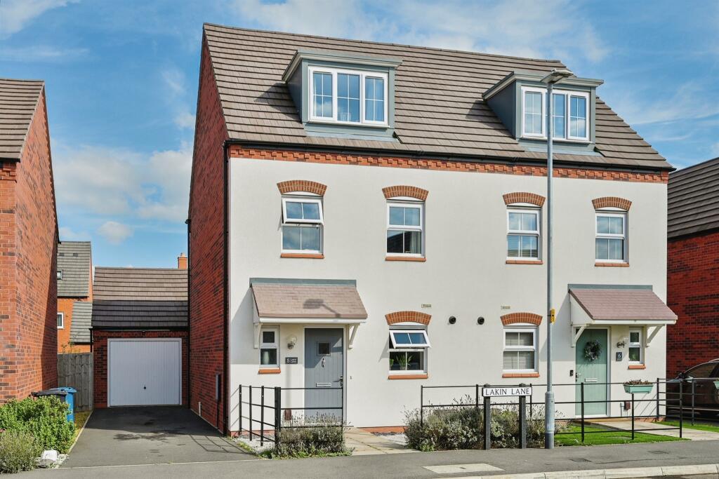 3 bedroom town house for sale in Lakin Lane, Fradley, LICHFIELD, WS13