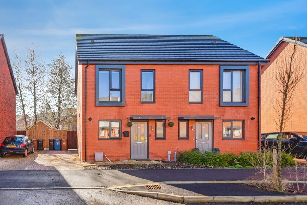 2 bedroom semidetached house for sale in Baker Drive, Fradley