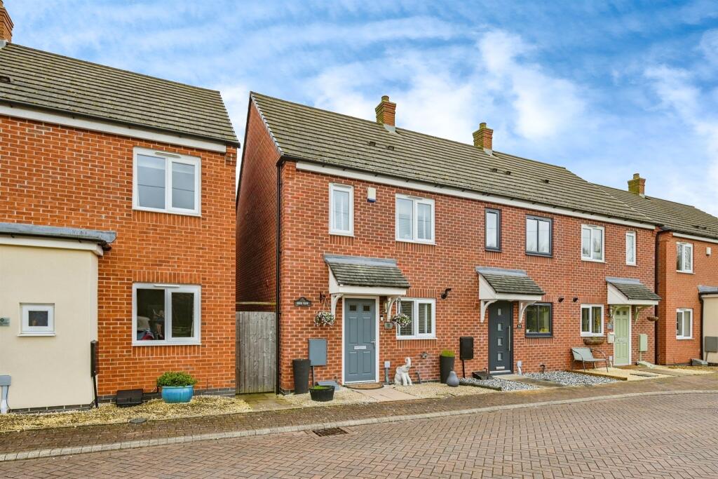 2 bedroom semidetached house for sale in Upper Bannisters Way