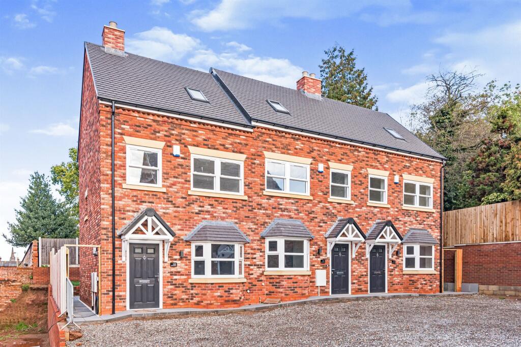 3 bedroom end of terrace house for sale in Upper St. John Street