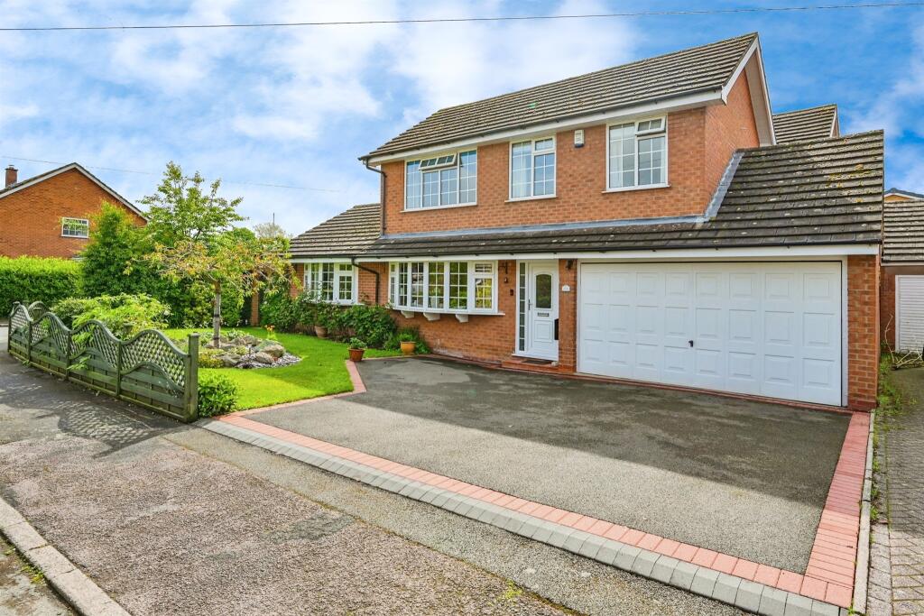 4 bedroom detached house for sale in Croft Close, Elford, Tamworth, B79