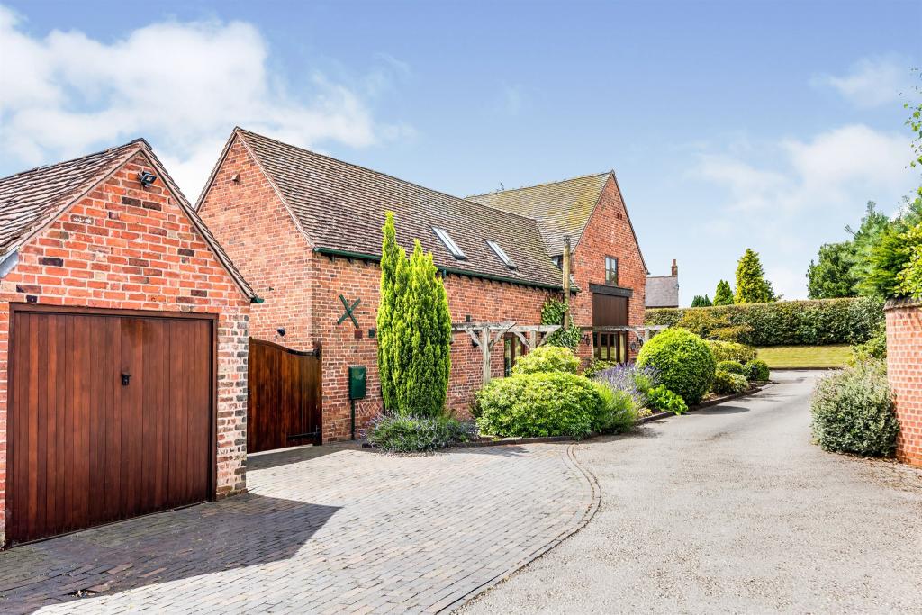 3 bedroom barn conversion for sale in Hilltop Farm, Pipehill, Lichfield