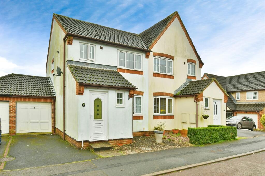 3 bedroom semidetached house for sale in Windsor Close, Ivybridge, PL21
