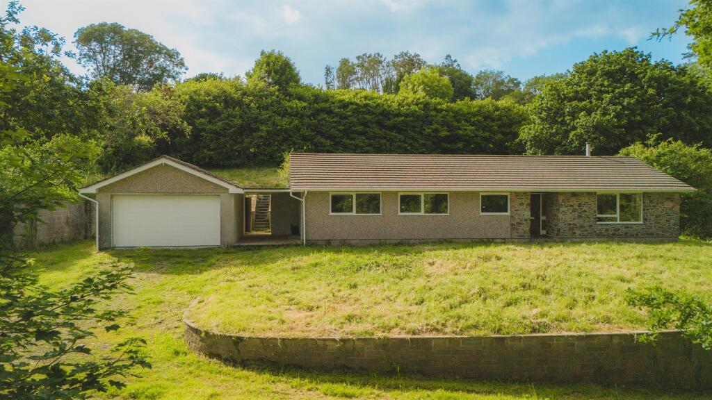 4 bedroom detached bungalow for sale in Hill Park, Lutton, Ivybridge, PL21