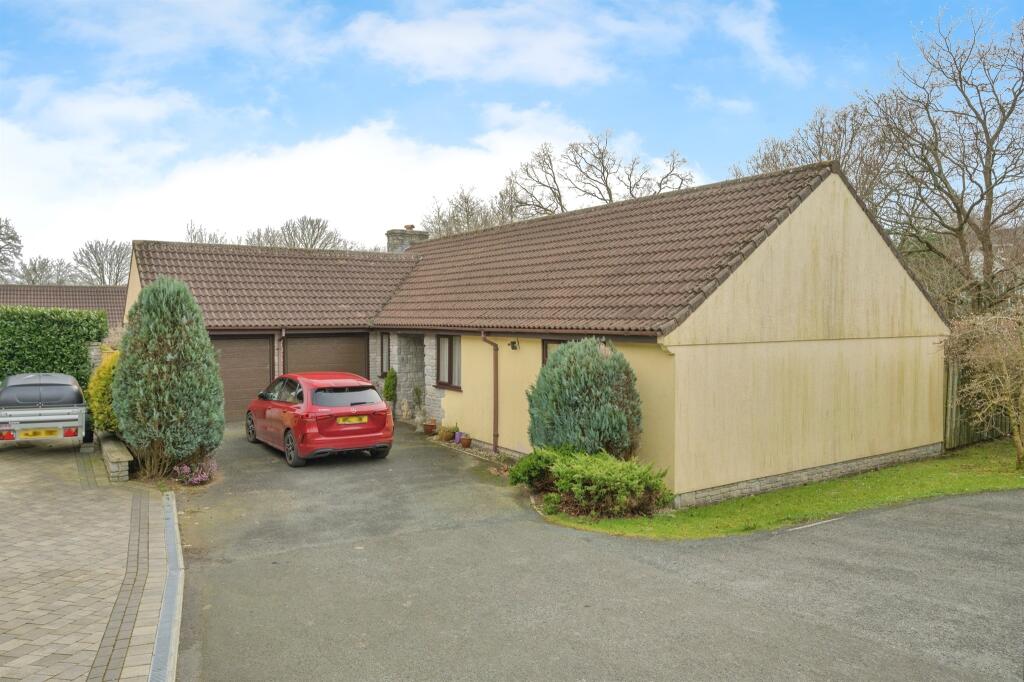 Main image of property: Oaktree Close, Ivybridge