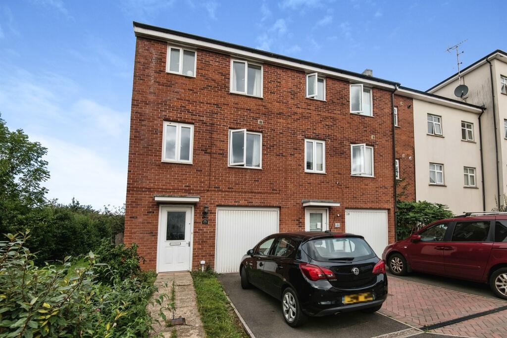 4 bedroom end of terrace house for sale in Thursby Walk, Exeter, EX4