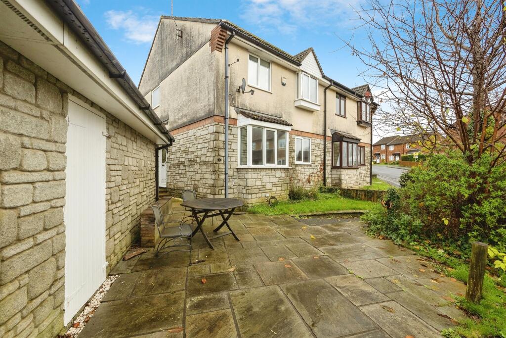 4 bedroom semidetached house for sale in Lower Cannon Road, Heathfield, Newton Abbot, TQ12