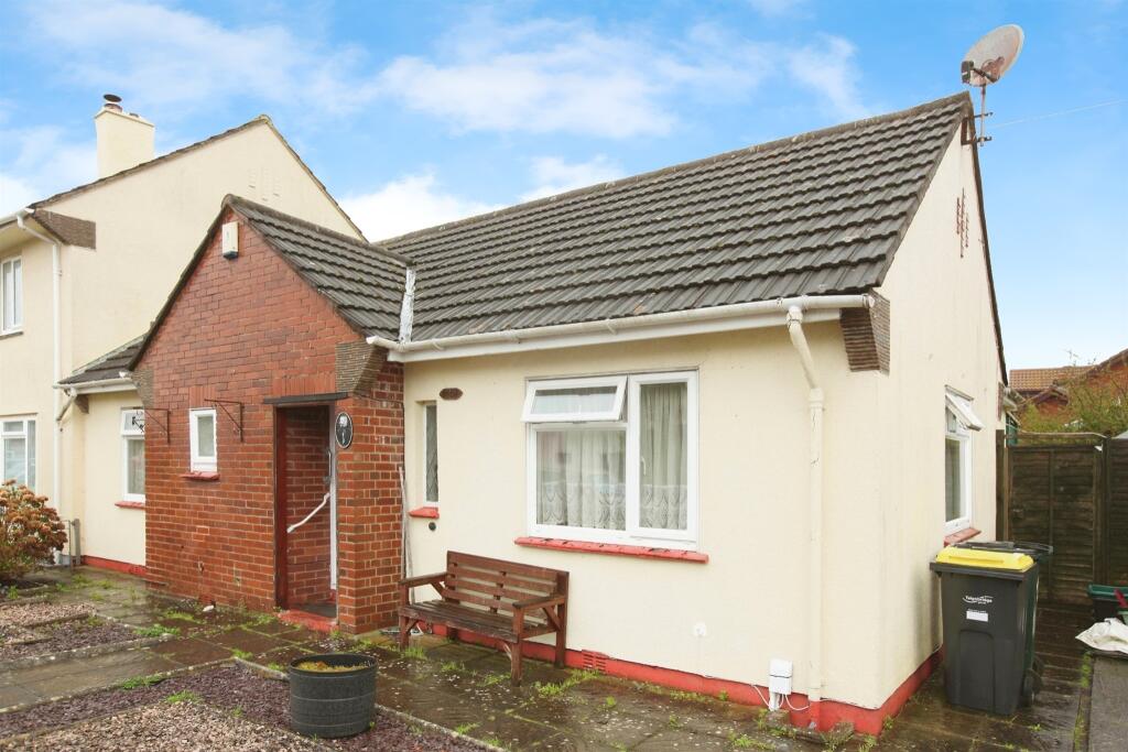 3 bedroom semidetached bungalow for sale in Moorsend, Kingsteignton