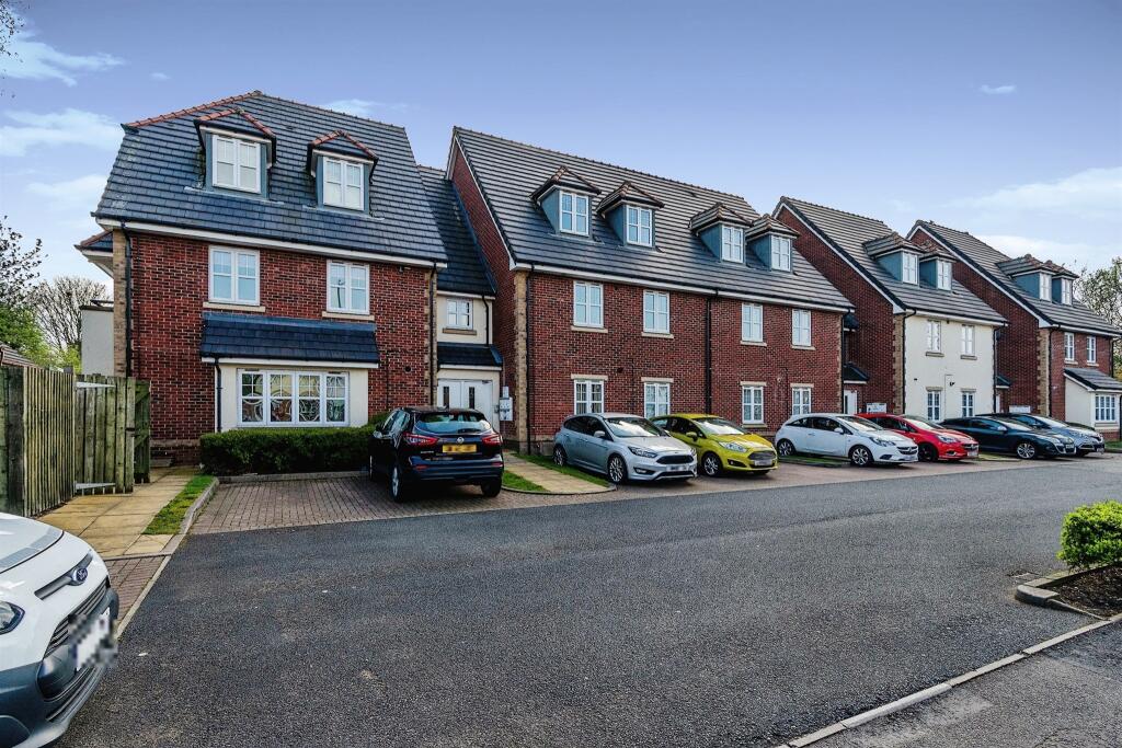 2 bedroom flat for sale in Coppice Road, Walsall Wood, Walsall, WS9