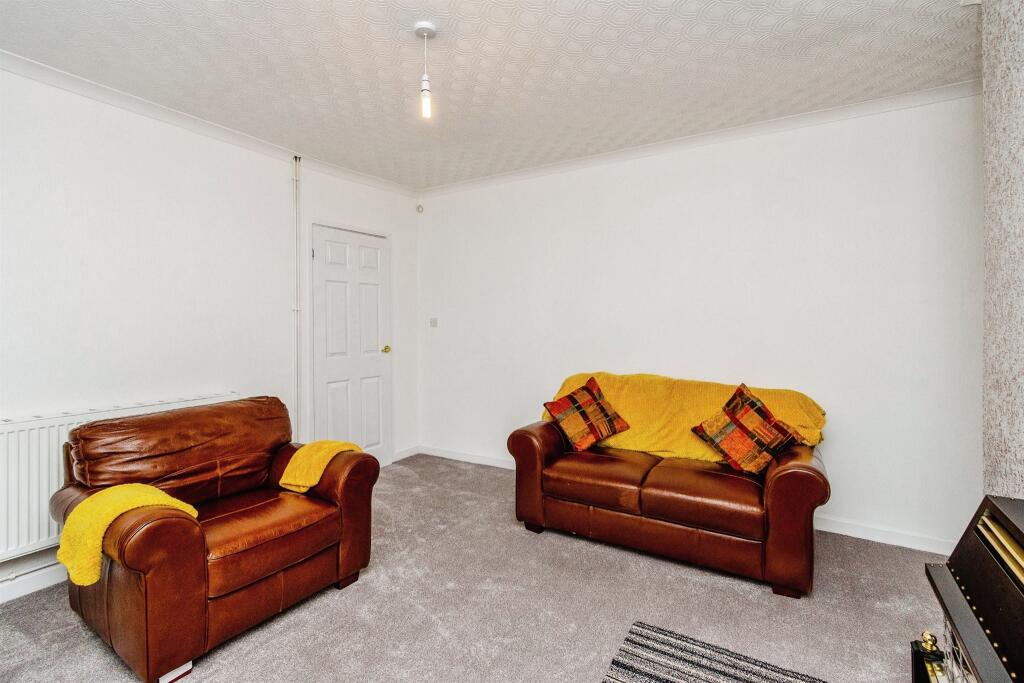 3 bedroom semidetached house for sale in Broadstone Avenue, Walsall, WS3