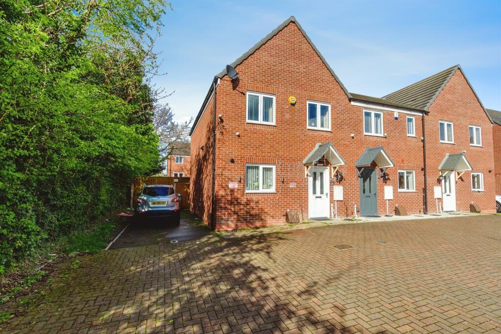 3 bedroom end of terrace house for sale in Chestnut Street, Walsall, WS5