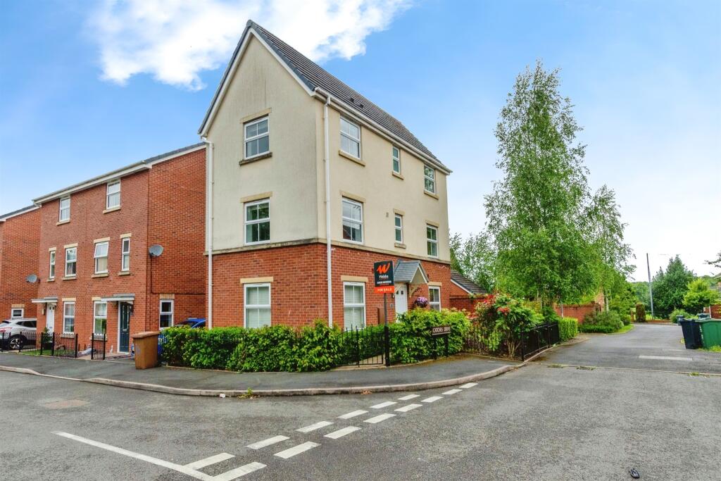 3 bedroom detached house for sale in Catches Drive, Bloxwich, Walsall, WS3