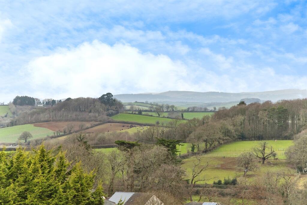 3 bedroom semidetached house for sale in Follaton Rise, Totnes, TQ9