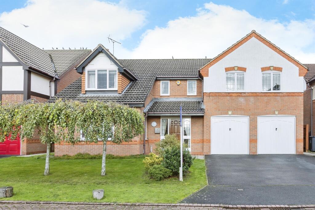 5 bedroom detached house for sale in Edgeley Close, Leicester, LE3