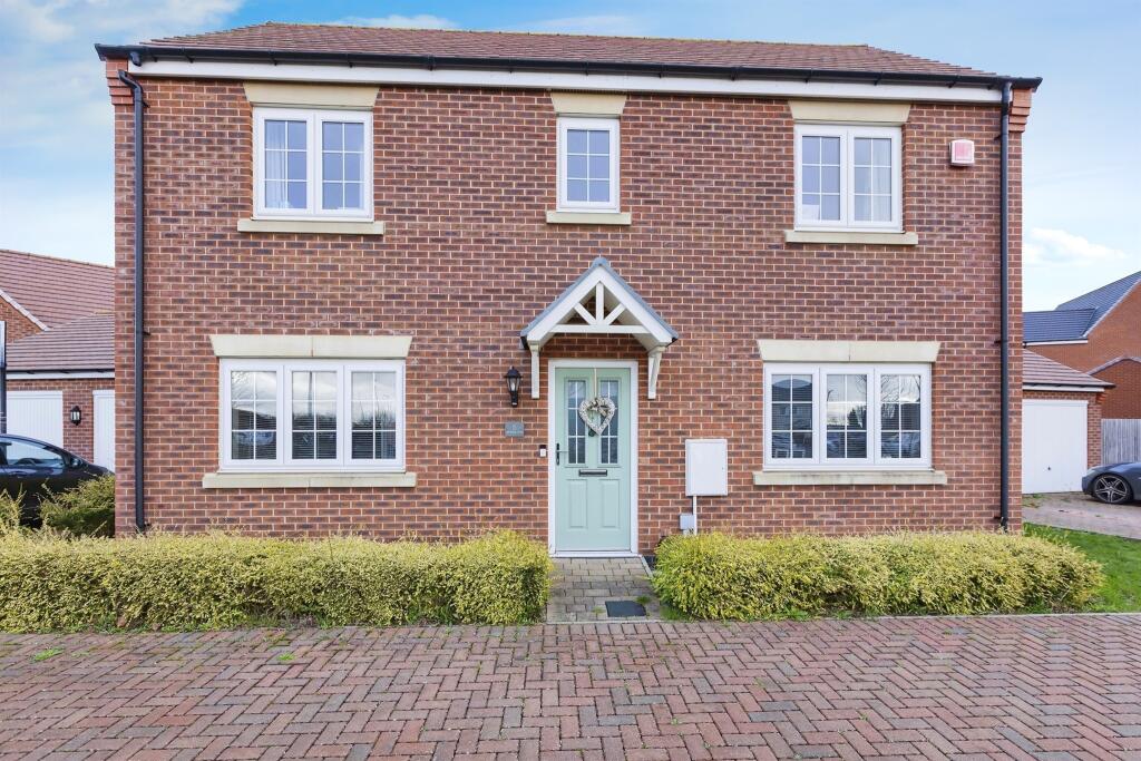 4 bedroom detached house for sale in Lapwing Drive, Birstall, Leicester, LE4