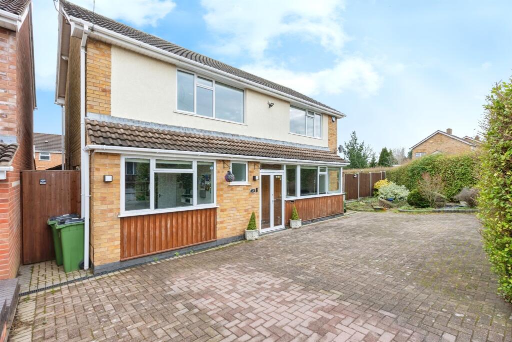 4 bedroom detached house for sale in Salcombe Drive, Glenfield, Leicester, LE3