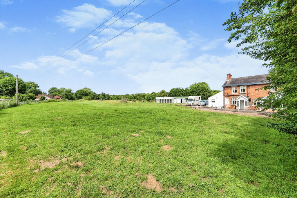 4 bedroom semidetached house for sale in Station Road, Whissendine