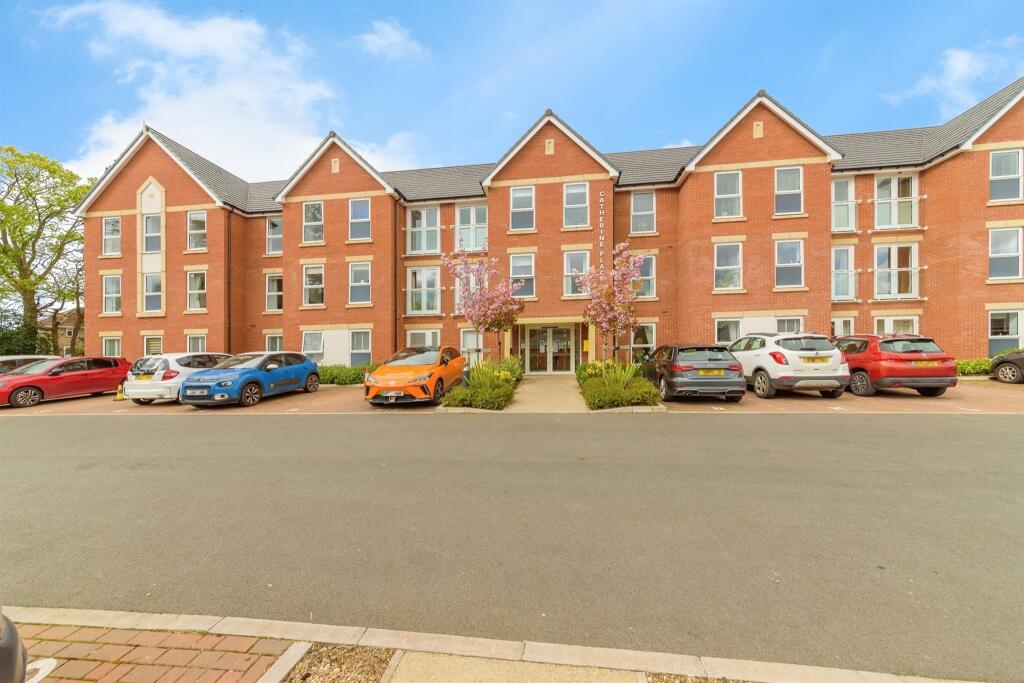 2 bedroom apartment for sale in Pine Gardens, Melton Mowbray, LE13