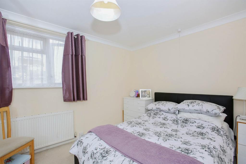 2 bedroom terraced house for sale in Abbots Way, Yeovil, BA21