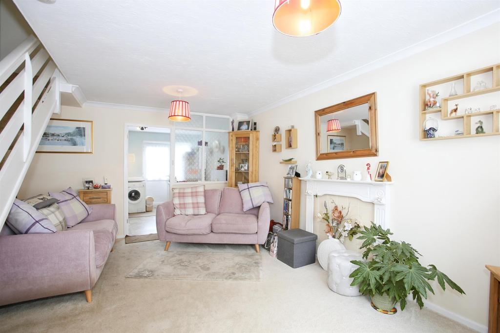 2 bedroom terraced house for sale in Abbots Way, Yeovil, BA21