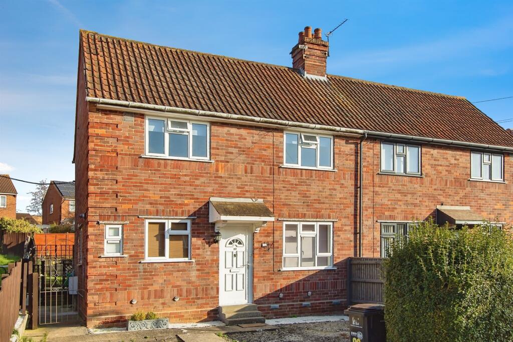 3 bedroom semidetached house for sale in Westfield Grove, Yeovil, BA21