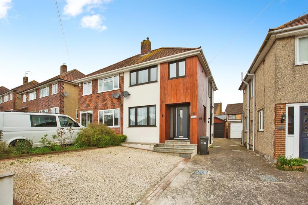 3 bedroom semidetached house for sale in Glenthorne Avenue, Yeovil, BA21