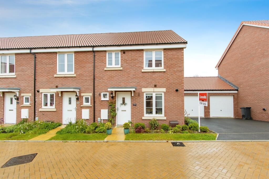 3 bedroom end of terrace house for sale in Bunting Court, Houndstone