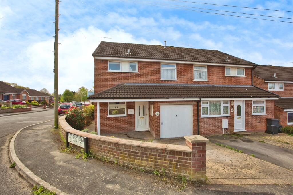 3 bedroom semidetached house for sale in Southway Drive, Yeovil, BA21