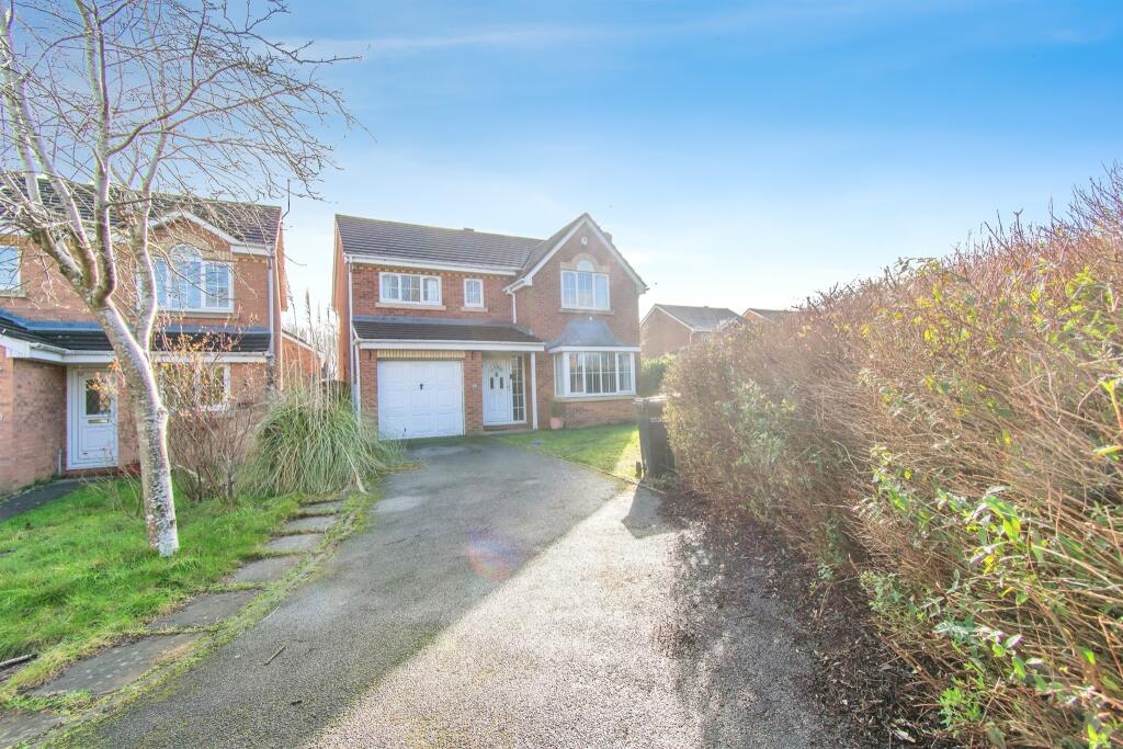 4 bedroom detached house for sale in Rawlings Court, Oadby, Leicester, LE2