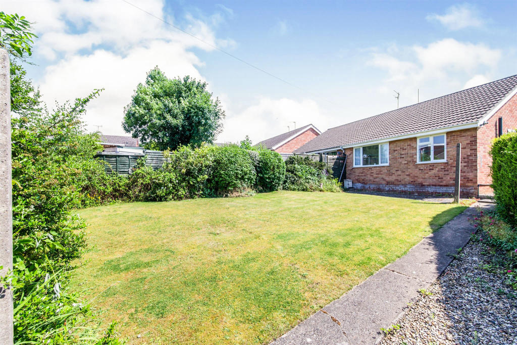 2 bedroom semidetached bungalow for sale in Severn Road, Oadby