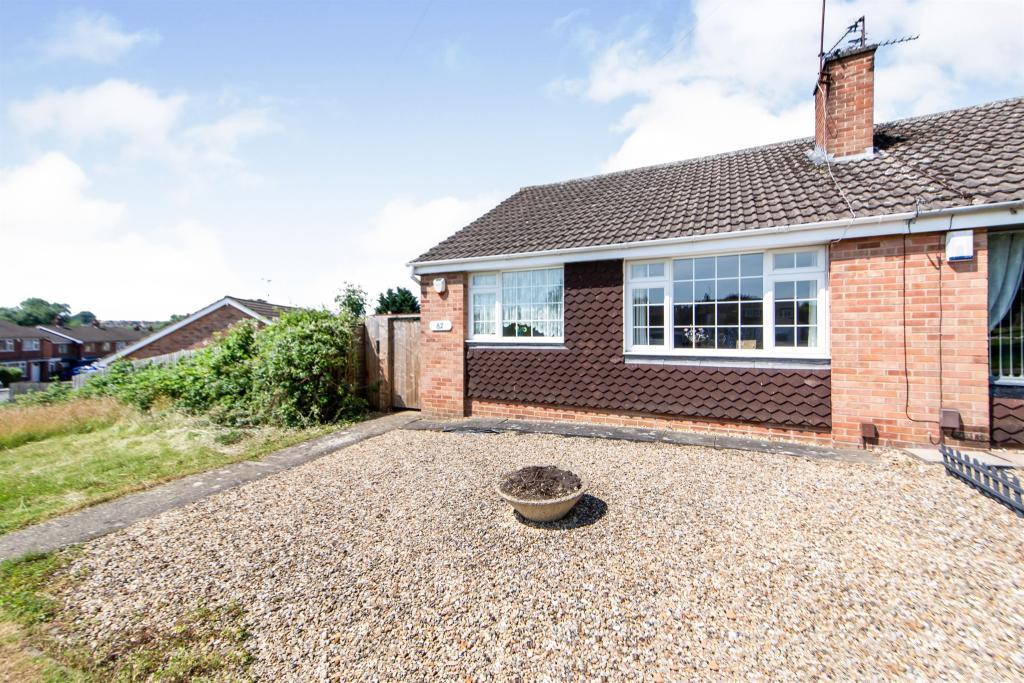 2 bedroom semidetached bungalow for sale in Severn Road, Oadby