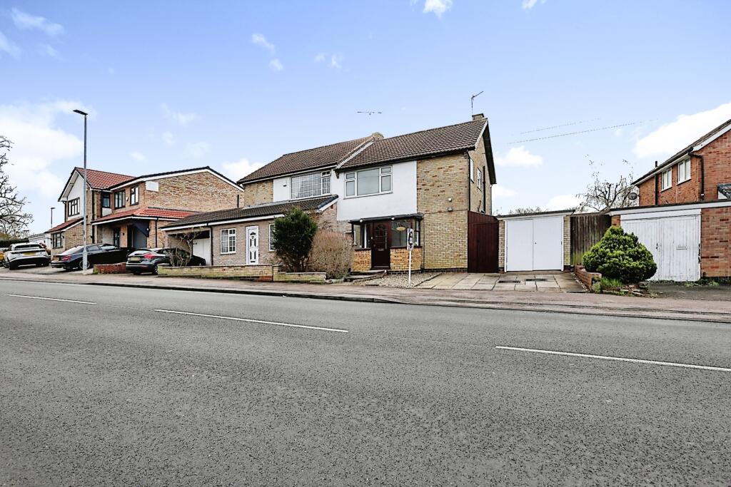 3 bedroom semidetached house for sale in Rosemead Drive, Oadby