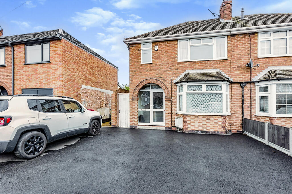 3 bedroom semidetached house for sale in Westdale Avenue, Glen Parva
