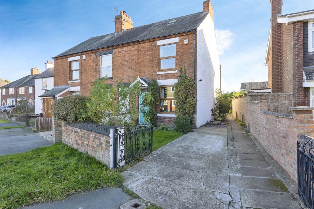 2 bedroom end of terrace house for sale in Cosby Road, Littlethorpe