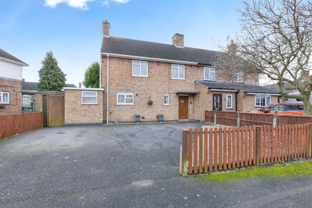3 bedroom semidetached house for sale in St Peters Drive, Whetstone, Leicester, LE8