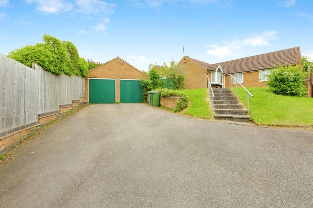 4 bedroom detached bungalow for sale in Vetch Close, Narborough, Leicester, LE19